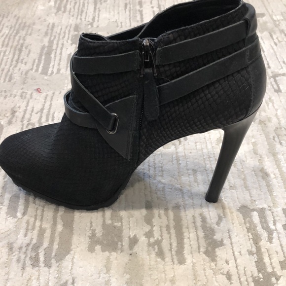 Sexy black snakeskin women bootie. New brand without tag. - Picture 3 of 5